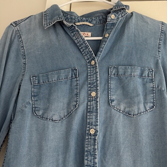 Button down chambray top - Picture 2 of 4